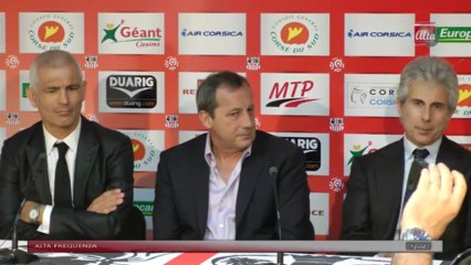 Скачать видео: Football (Ligue 1) AC Ajaccio: présentation de Fabrizio Ravanelli & Giampiero Ventrone (conférence de presse intégrale)