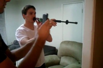 Fléchette de sarbacane dans la main