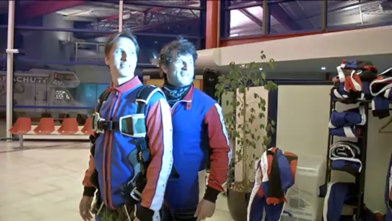 Au-dessus de l'Armada : une virée nocturne en parachute !