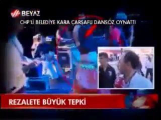 CHP'li belediye Çarşaflı dansöz oynattı