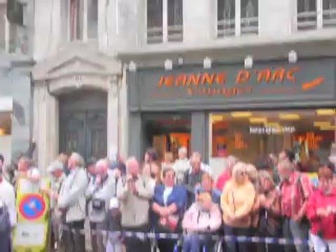 Armada de 2013 12 06. Défilé des marins rue Jeanne d'Arc. Rouen. Haute-Normandie..