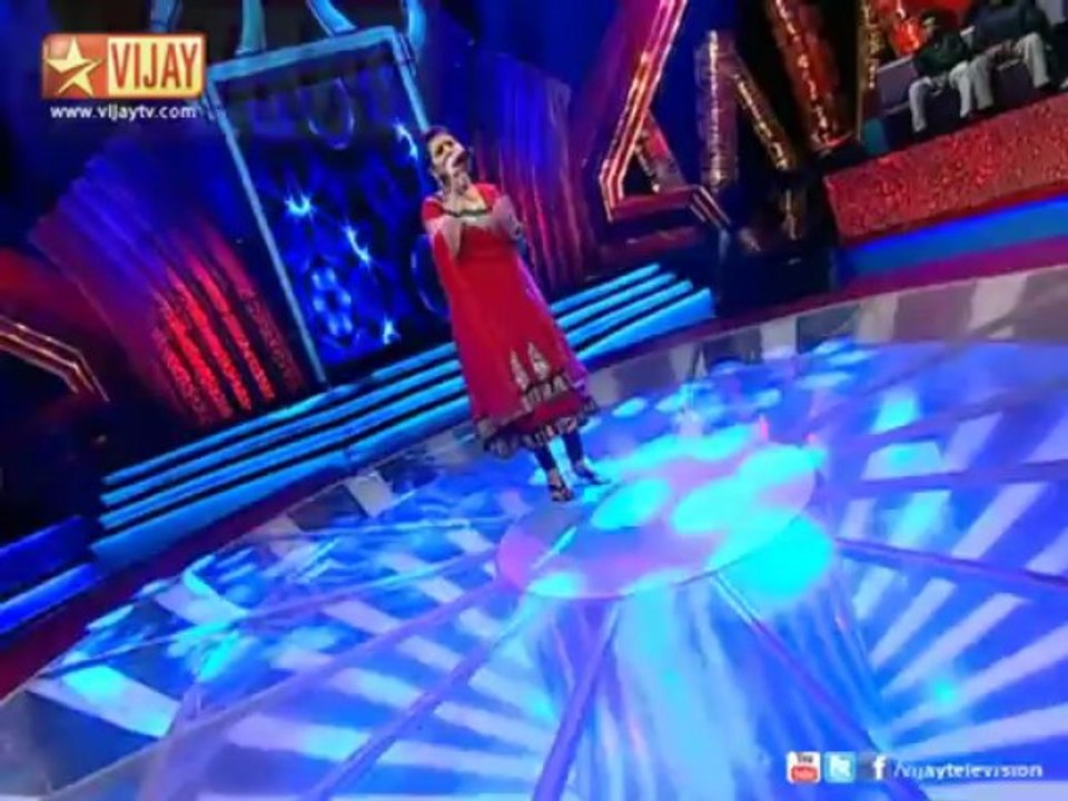 Vaijayanthi sings Enna Enna Vaarthaigalo