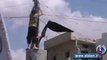 بالفيديو جبهة النصرة ترفع علمها في حلب وترمي علم الائتلاف السوري على الارض
