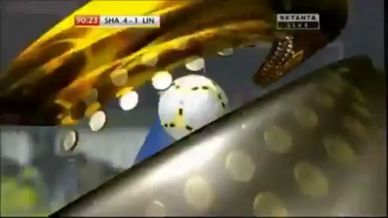 Ryan Henderson with Mental Miss - Linfield vs Shamrock Rovers
