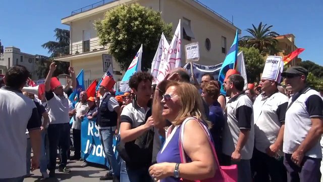 Aversa (CE) - L'Indesit e' italiana, non turca corteo da Teverola ad Aversa (13.06.13)