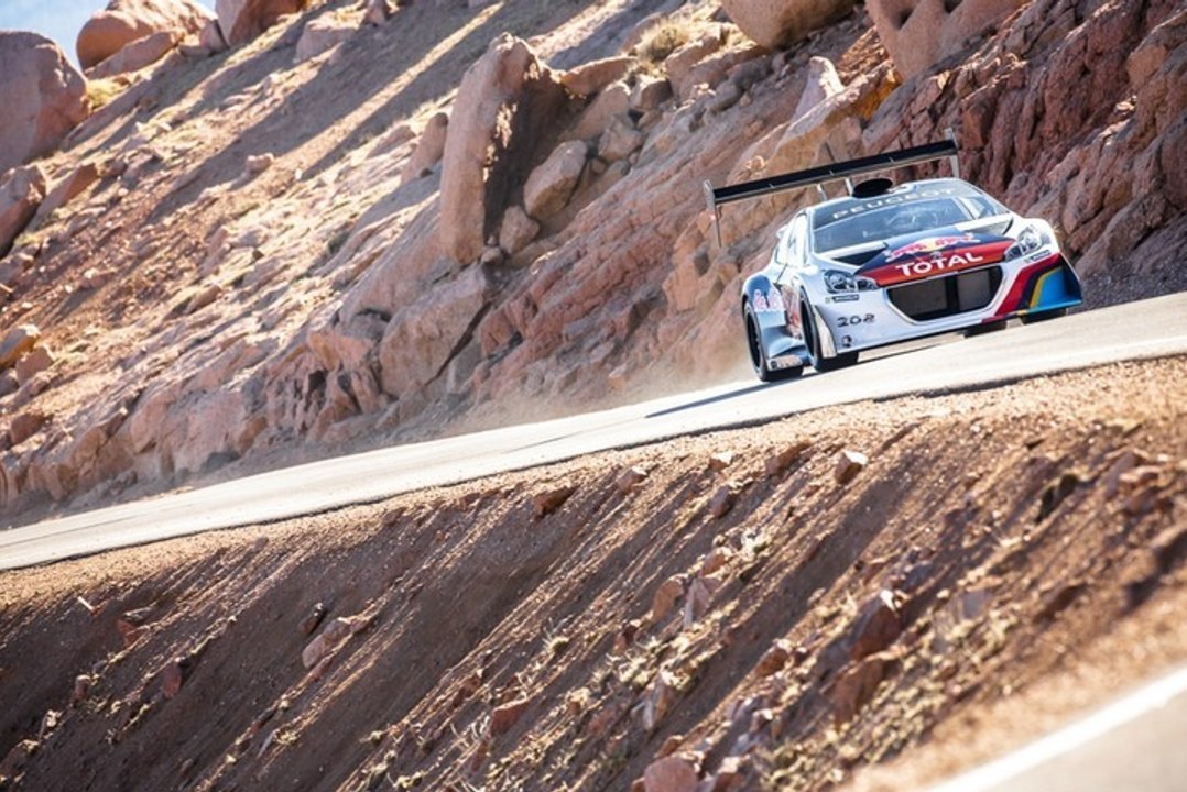 Sébastien Loeb teste la Peugeot 208 T16 à Pikes Peak
