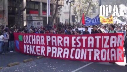 REPRESIÓN EN MULTITUDINARIA MARCHA DE ESTUDIANTES POR EDUCACIÓN. SANTIAGO. 13 JUNIO 2013
