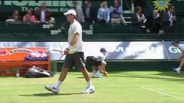 Federer humiliates Zverev