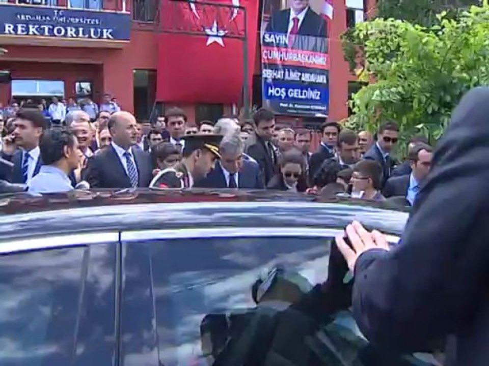 SAYIN CUMHURBAŞKANIMIZIN REKTÖRLÜK ZİYARETİ SONRASINDA KARNE ALAN ÖĞRENCİLERLE BULUŞMASI VE ÜNİVERSİTEDEN AYRILIŞI