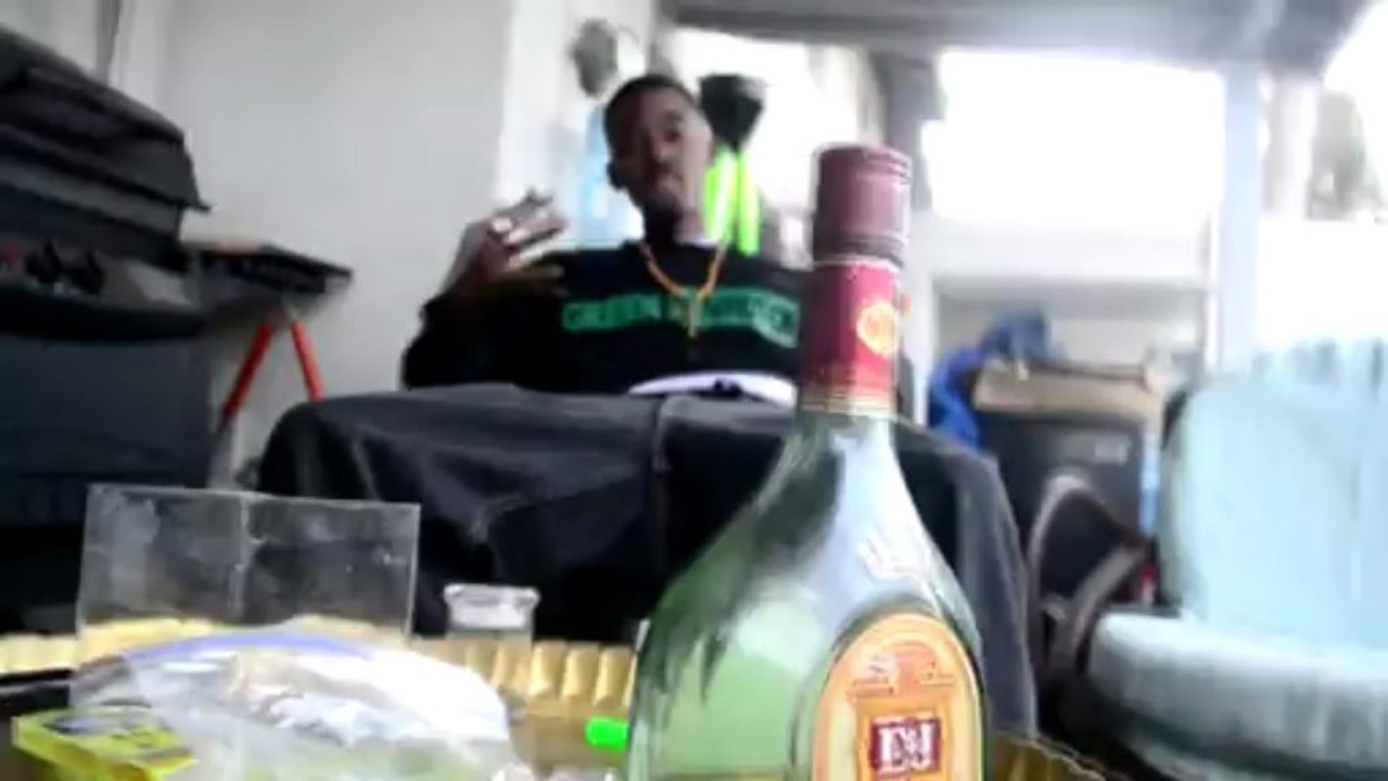 Gbeezzy - Backyard Freestyle (9th Wonder Beat)