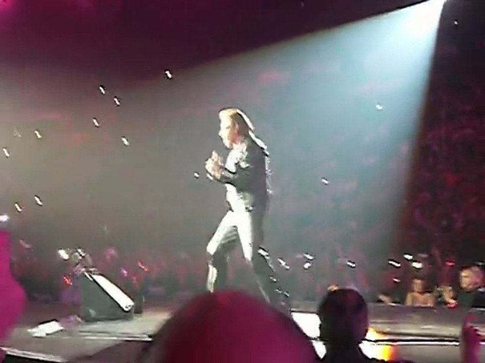 L'entée  sur scène de Johnny Hallyday à Bercy ( 14 juin 2013 )