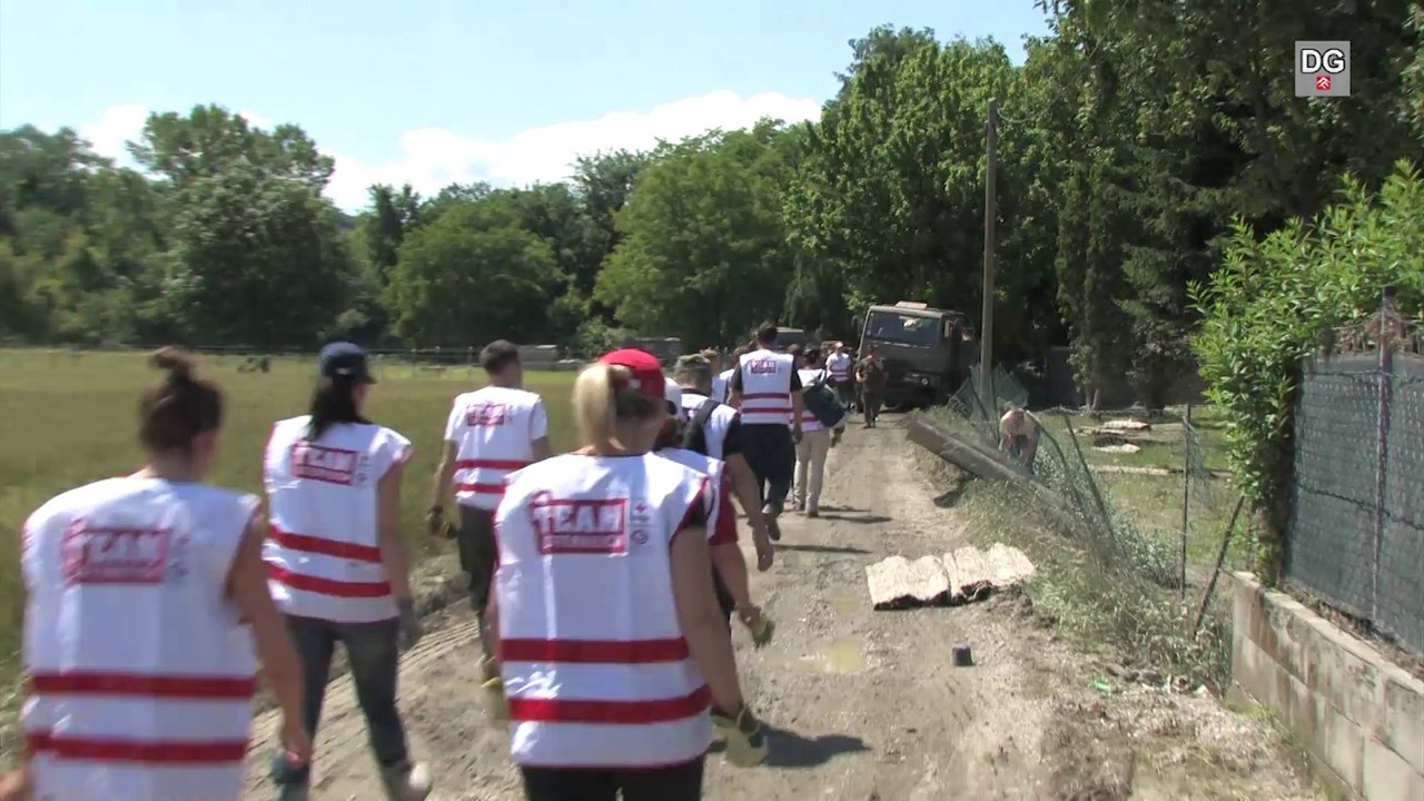 Aufräumarbeiten nach Hochwasser 2013