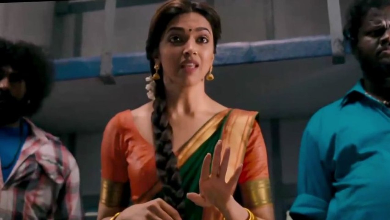 Shahrukh Khan & Deepika Padukone At The Chennai Express Trailer Launch