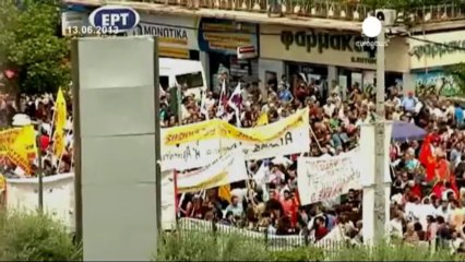 Yunanistan'da ERT krizi koalisyon hükümetini sarsıyor