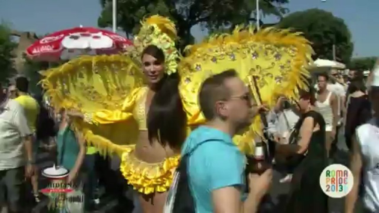 Roma Gay Pride 2013, striscione "Roma Città Aperta" apre manifestazione