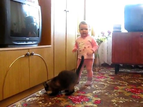 Chat VS enfant.. Rend moi mon bébé!!!