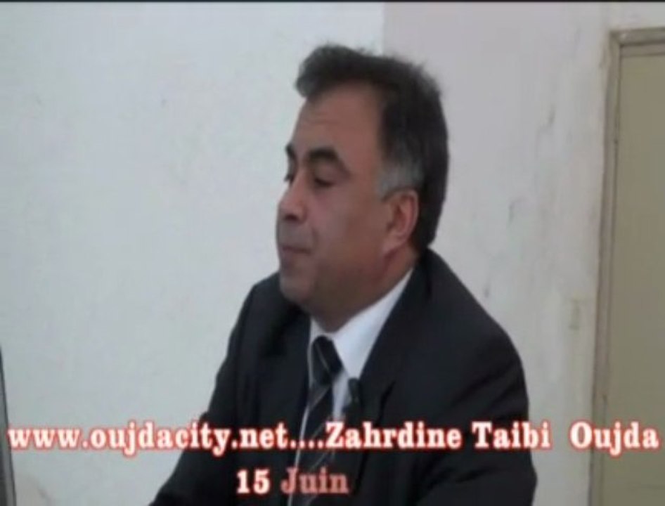 الدكتور زهر الدين  الطيبي  خلال مناقشته اطروحة الدكتوراه في موضوع " حماية مصادر الصحفيين "   كلية الحقوق جامعة محمد الاول   بوجدة   Protéction  des sources des journalistes