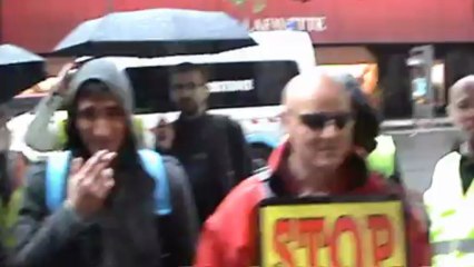 Bruno et Michel, gardien de la paix devant la Société Générale