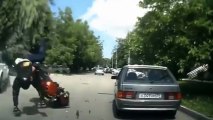 Voiture lente provoque un accident de moto