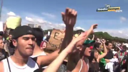 Manifestación estudiantil previa a la inauguración de Copa Confederaciones