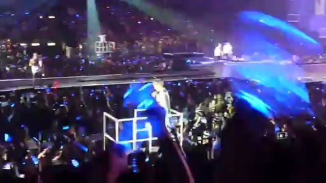 2013.06.15 SS5 Hong Kong: Zhou Mi & Shindong take a polaroid at 5:09 [HD]