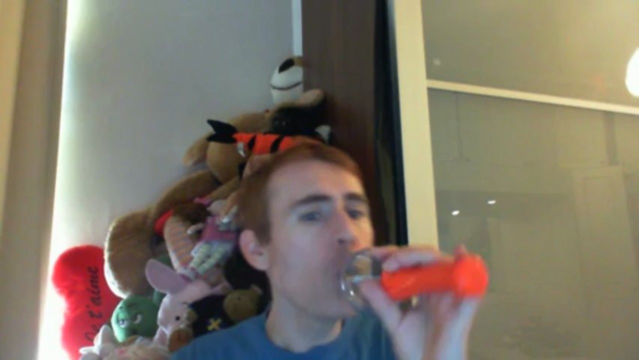 Wiwi égratigne "laisse moi rêver" de Michel Laurent