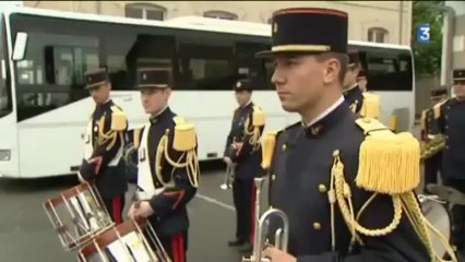 Dans les rangs de l'orchestre militaire de la 9ème Bima à Poitiers - YouTube [360p]