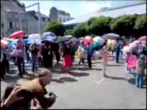 Flashmob Parapluies de Cherbourg - Tendance Ouest