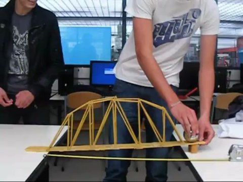 Les Term S TI 2 D en cours d’architecture et construction…