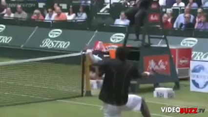 Gaël Monfils invente la feinte de smatch !