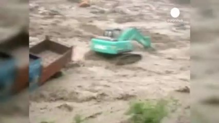 India, vittime e case distrutte a causa delle inondazioni