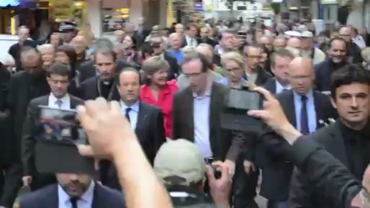 Inondations : François Hollande en visite à Lourdes