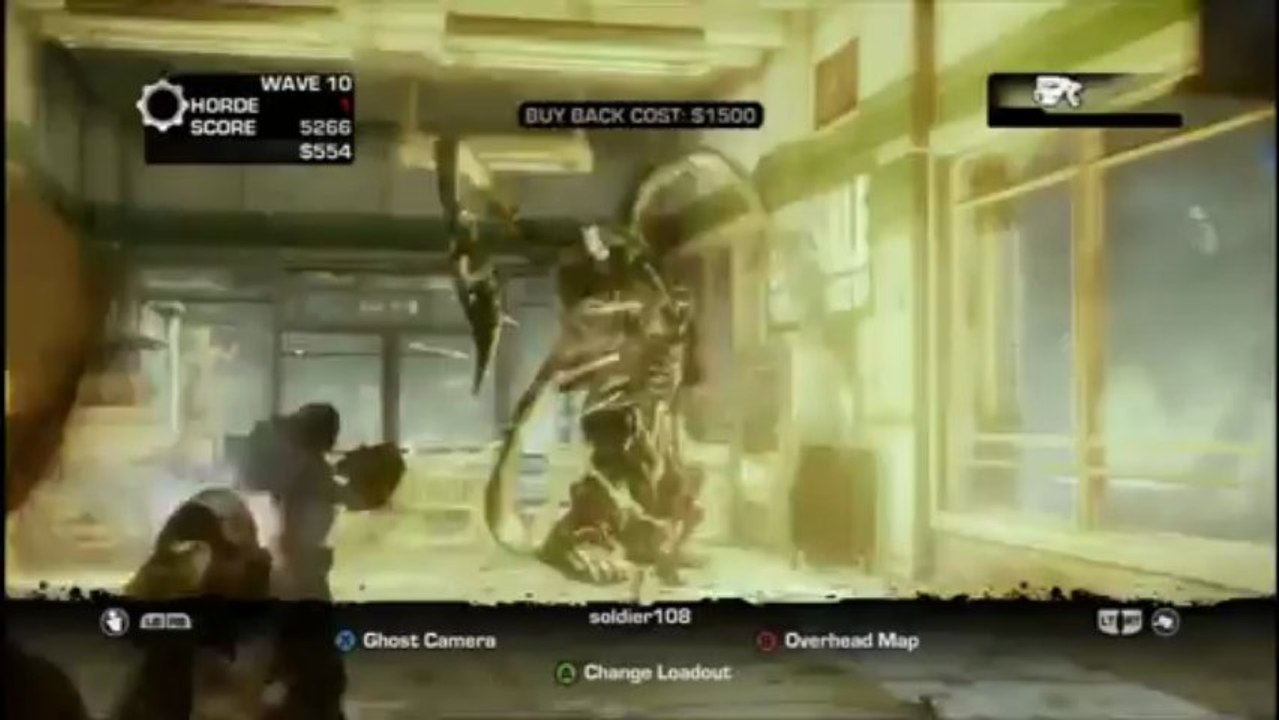 Gears of War 3 jugando Modo Horda