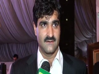 Manzoor Khan & Mr. D. Y. Kim talking with Jeevey Pakistan News at LG New Product Launch 2013 Lahore.