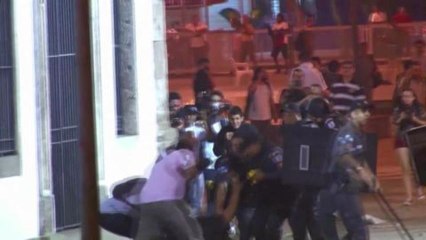 Brésil : les manifestations tournent à l'émeute à un an du Mondial