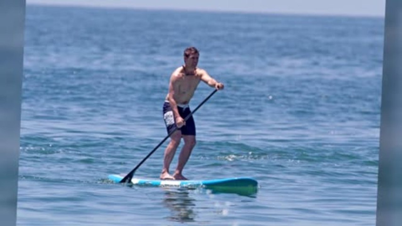 Tom Cruise fait du paddleboard à Malibu
