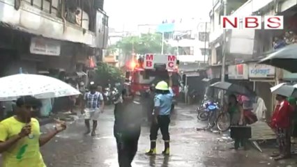 Download Video: 1 injured, many trapped in debris after building collapse