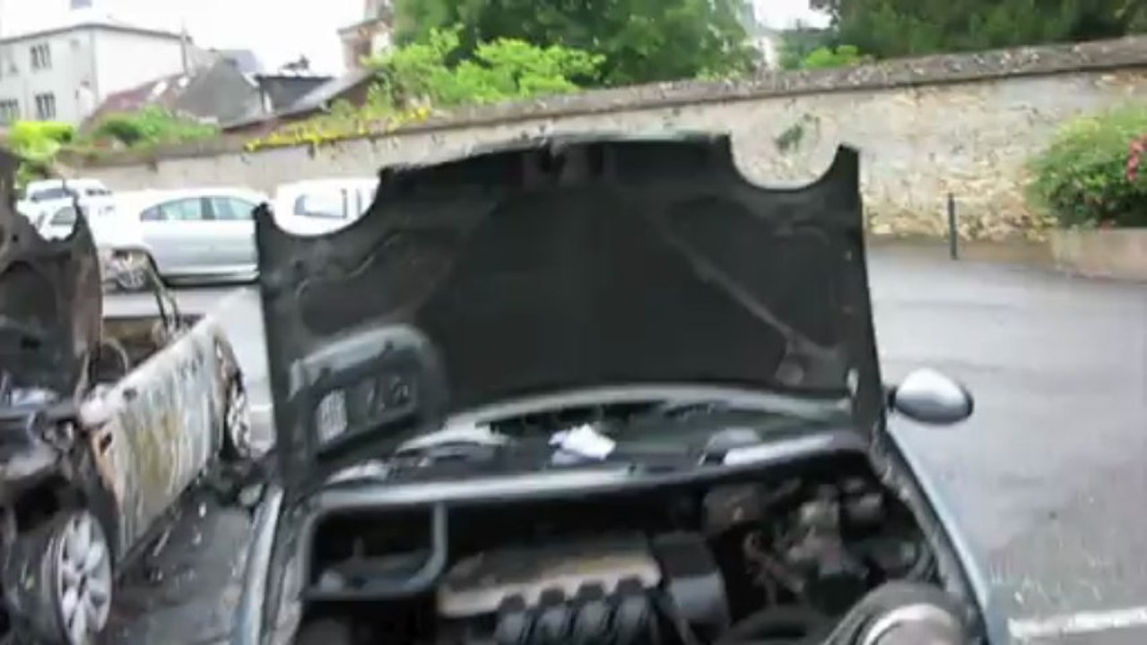 Clermont: deux voitures détruites par les flammes dans le centre-ville