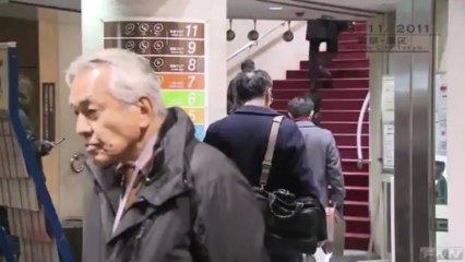 20110311 都内で帰宅困難者が続出 JR新橋駅付近