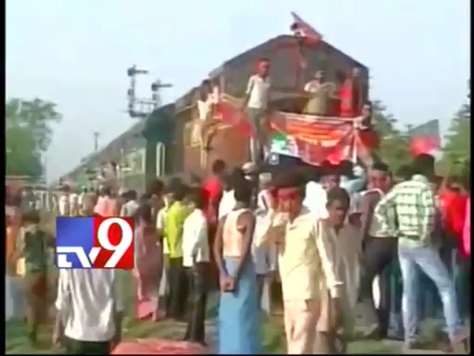 BJP,JD(U) workers clash in Patna over 'Betrayal Day' bandh