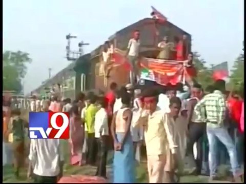 BJP,JD(U) workers clash in Patna over 'Betrayal Day' bandh