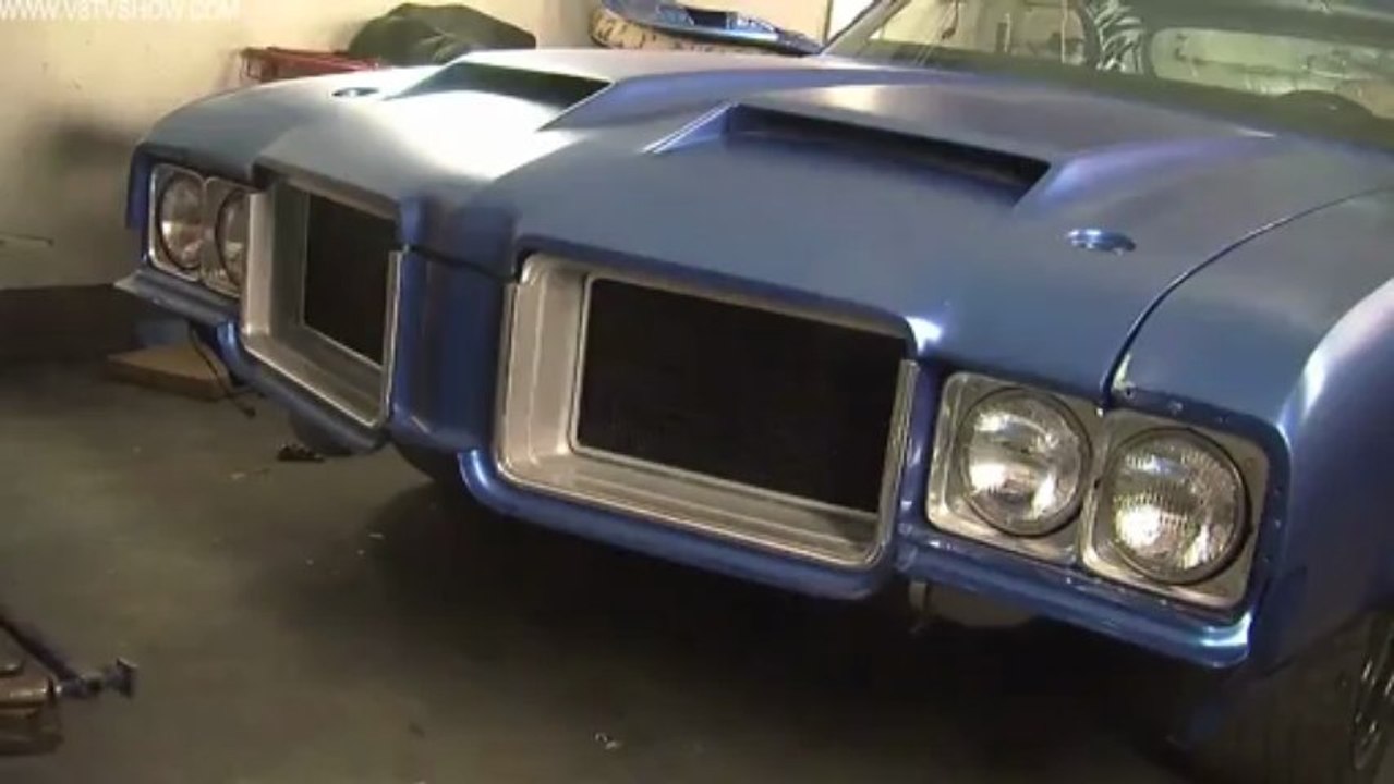 How To Spray Color, Stripes, and Clear on the 1971 Oldsmobile Cutlass S71 Video V8TV