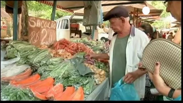 Brezilya'da otobüs topun önüne geçti