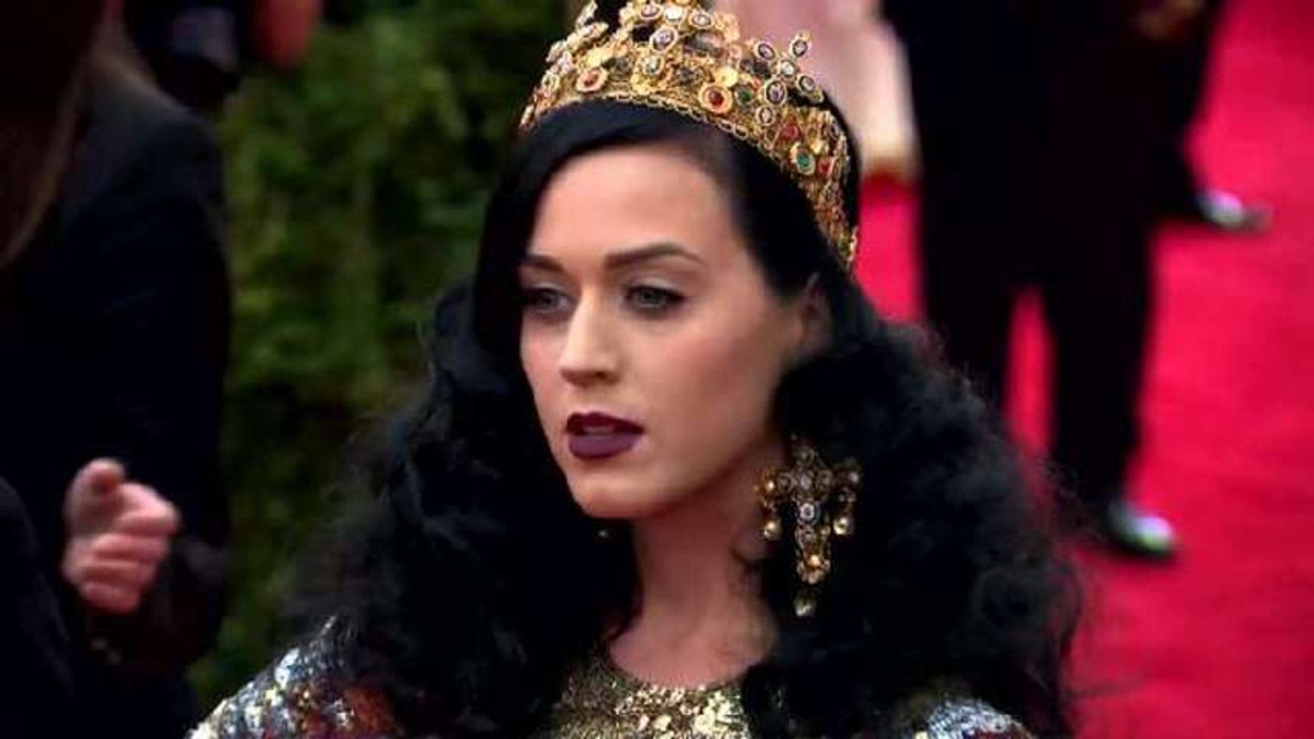 ⁣Katy Perry Dumped Via Text