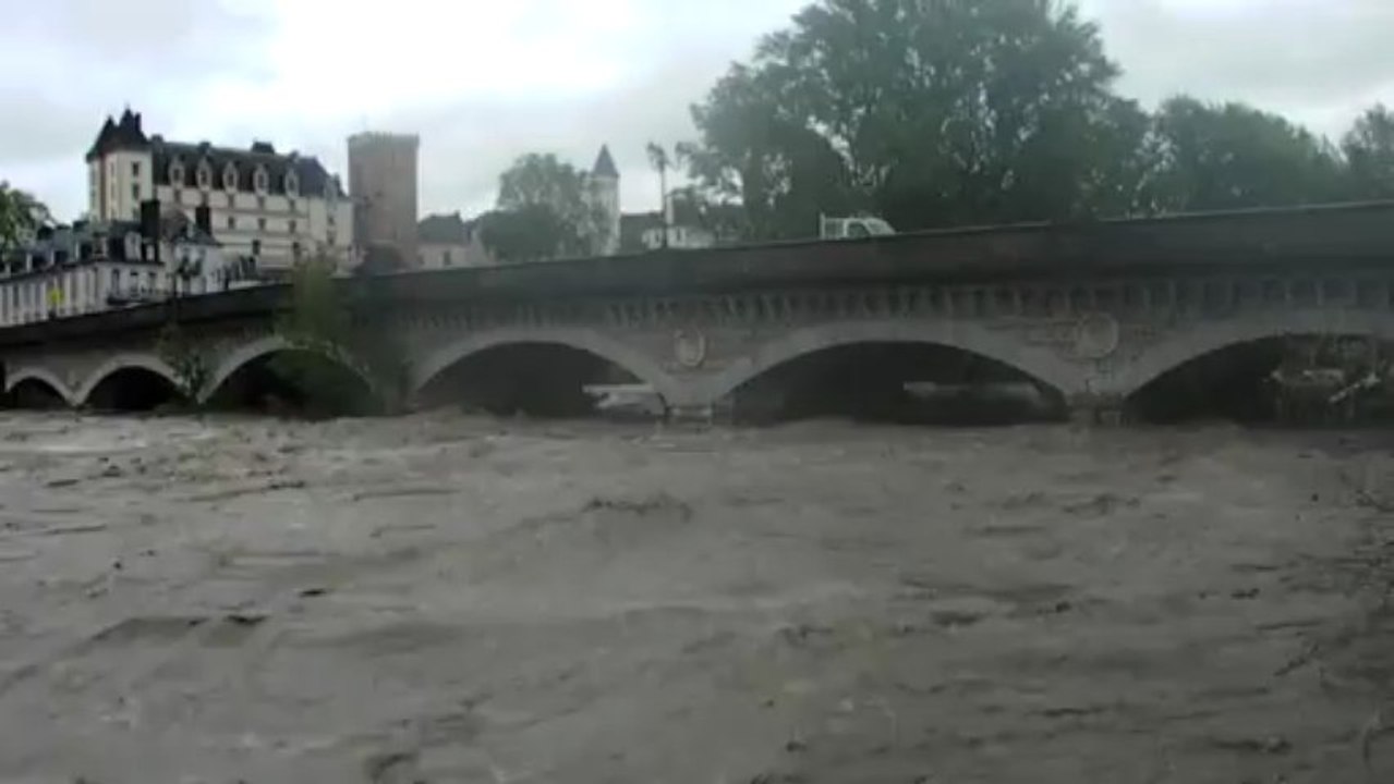 Crue du Gave de Pau : sous le château