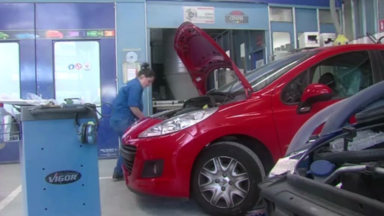 Nelly GOUDE, une apprentie en carrosserie HEUREUSE