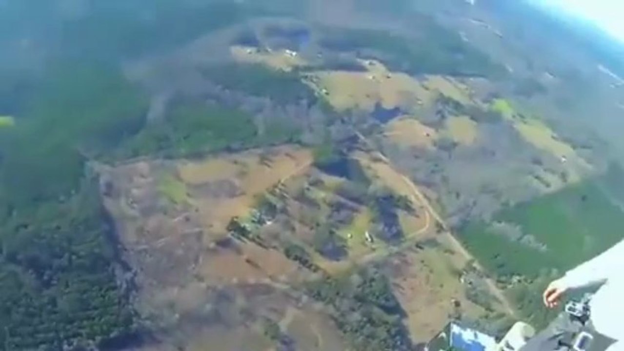 Paraşütle kuleden atlama keyfi!