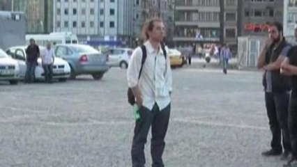 Man inspires passive resistance in Turkey