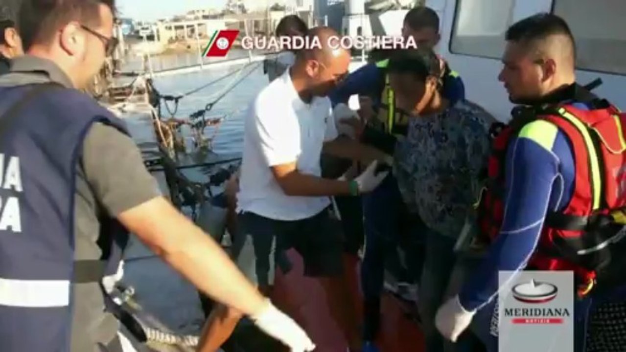 Continua l’attività di ricerca e soccorso a migranti da parte della Guardia Costiera