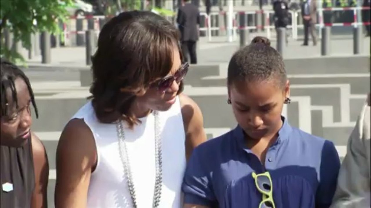 Michelle obama besucht mit töchtern holocaust-mahnmal